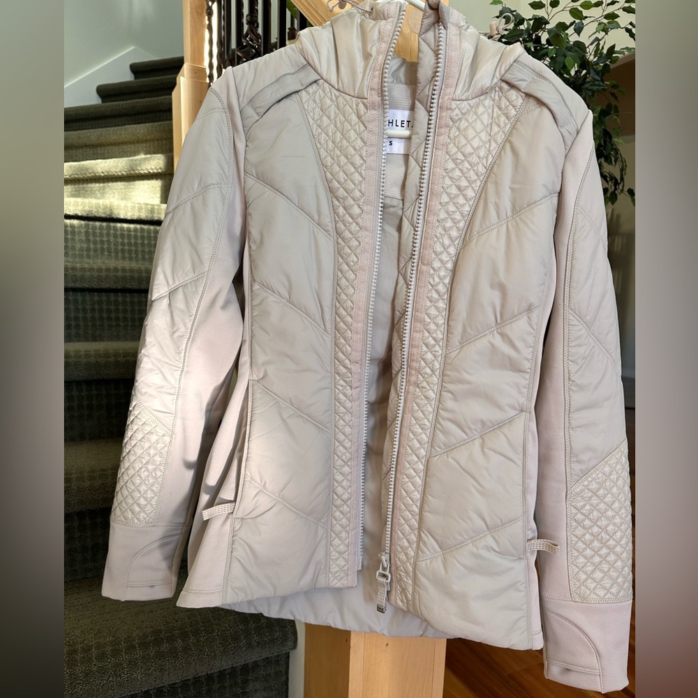 Athleta Rock Ridge PrimaLoft Quilted Puffer Jacket size small cream color